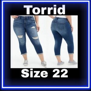 Torrid Mid Rise Skinny Cropped Skinny Jeans Size 22 Distressed